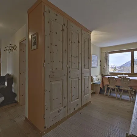 Апартаменты Chesa Charots - Celerina